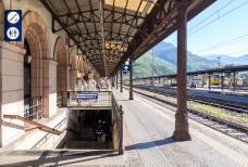 Bahnhof Bozen: Treppe zur Unterführung